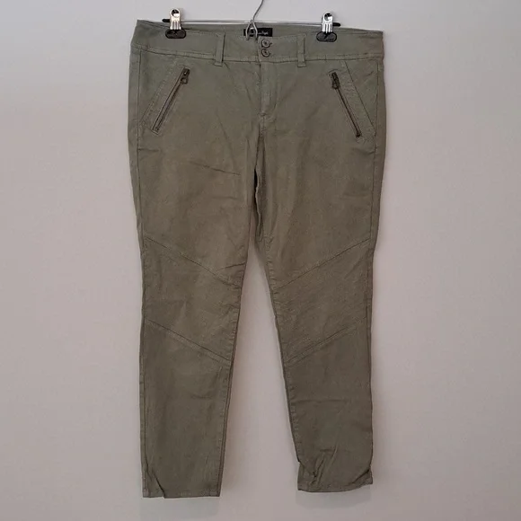 American Eagle Green pants - Picture 2 of 4